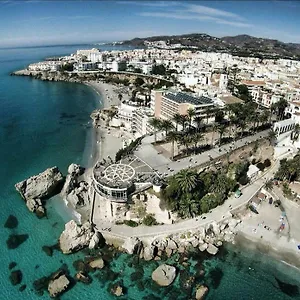 https://nerja-burriana-playa.es-andalucia.com